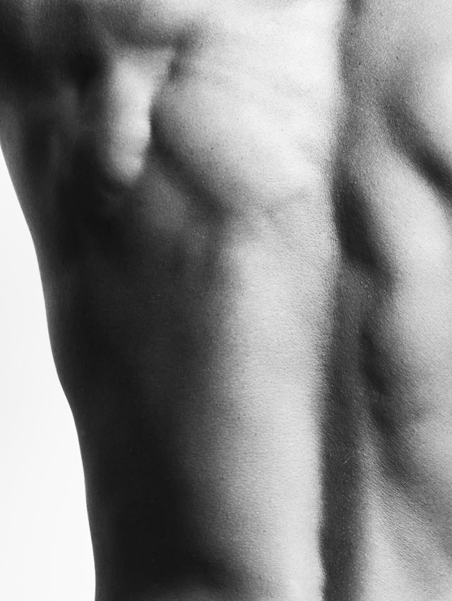 perfect fit man from the back in white towel
